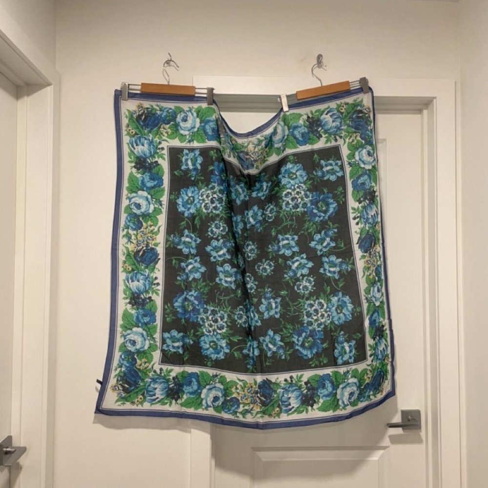 VINTAGE - Flower pattern scarf - Made in Italy. 100% cotton.